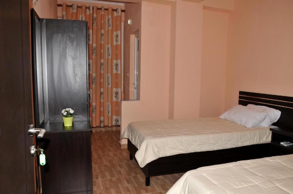 Garden Hotel *